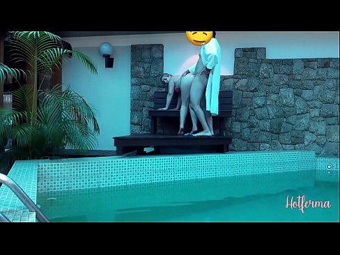 ❤️ Boss kutsub neiu basseini, kuid ei suutnud vastu panna kuumale ☑ Pornovideo at us ❤