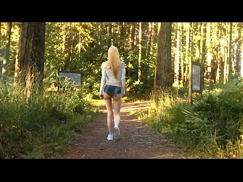 ❤️ Ilus naine liigub aeglaselt, mitte alasti video ☑ Pornovideo at us ❤